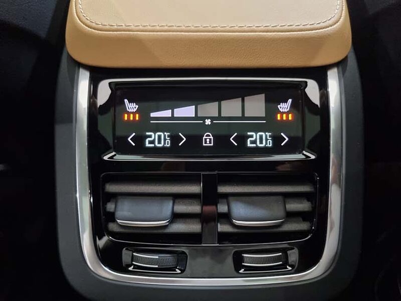 Volvo  Recharge Ultimate T8 AWD 브라이트