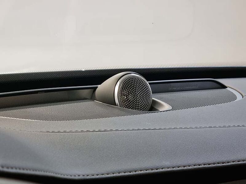 Volvo  Recharge Ultimate T8 AWD 브라이트