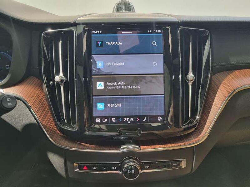 Volvo  Ultra T8 AWD 브라이트