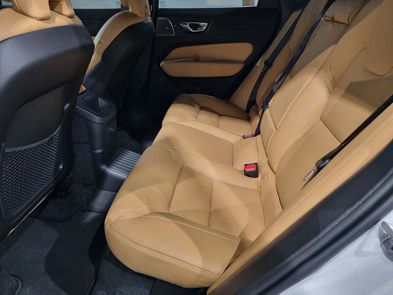 Volvo  Ultra T8 AWD 브라이트