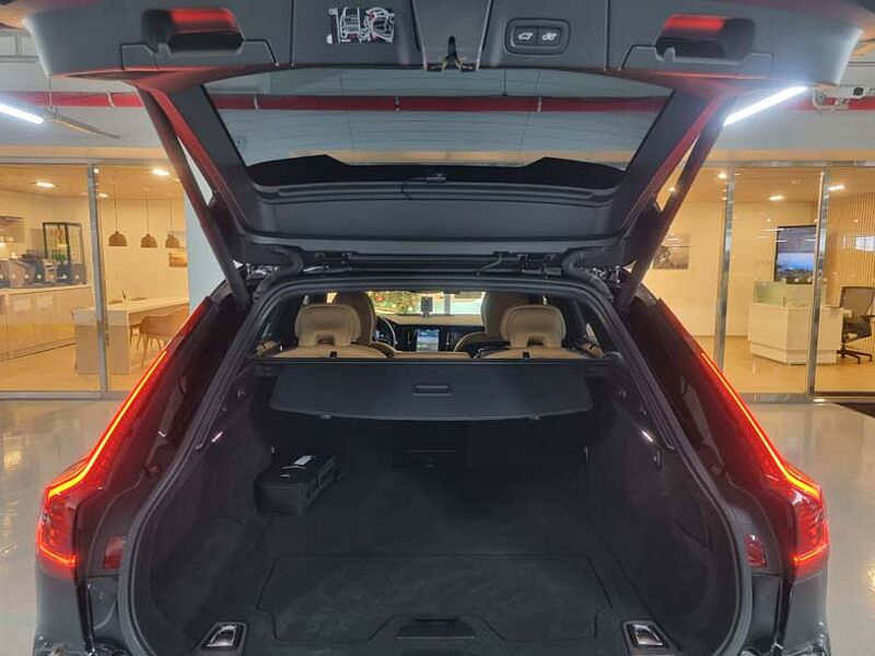 Volvo  Ultimate, B5 AWD