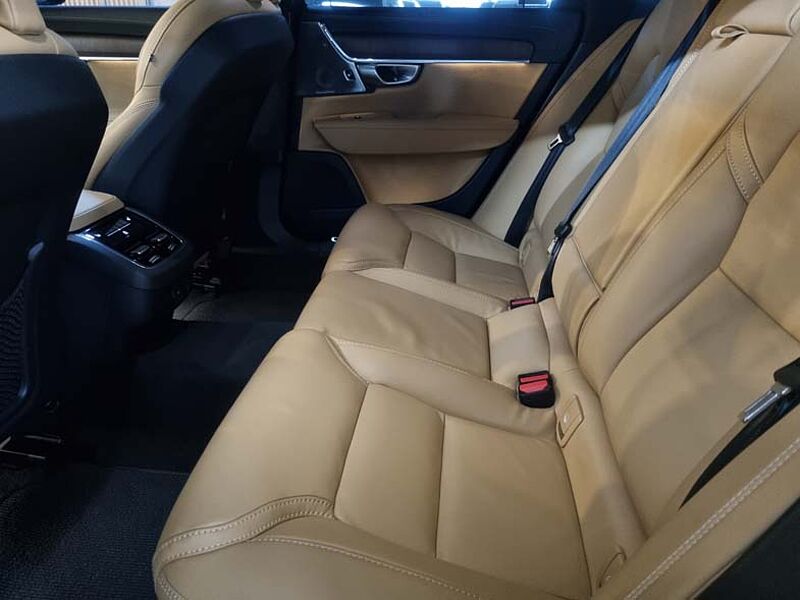 Volvo  Ultimate, B5 AWD