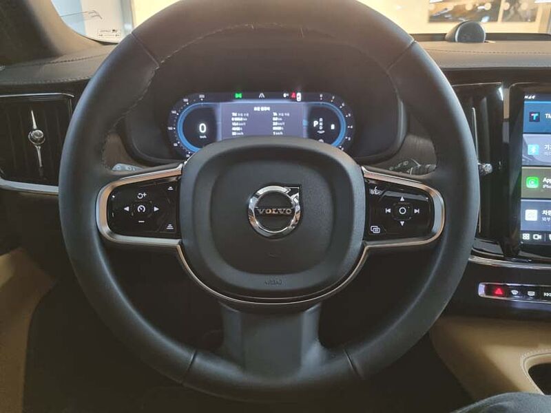 Volvo  Ultimate, B5 AWD