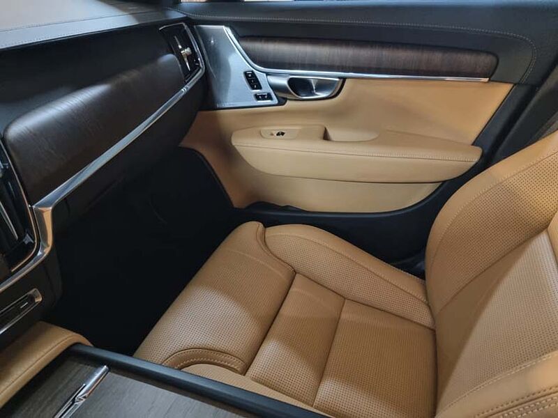 Volvo Ultimate, B5 AWD