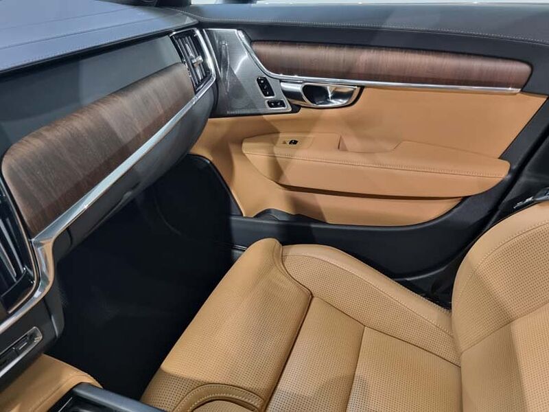 Volvo  Ultra, B5 AWD