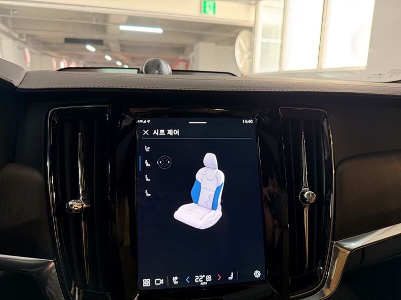 Volvo  Ultimate, B5 AWD, 브라이트