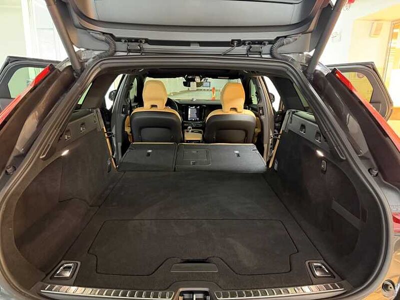 Volvo  Ultimate, B5 AWD, 브라이트