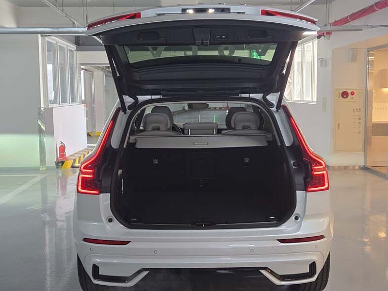 Volvo Ultra, B5 AWD 가솔린, 다크