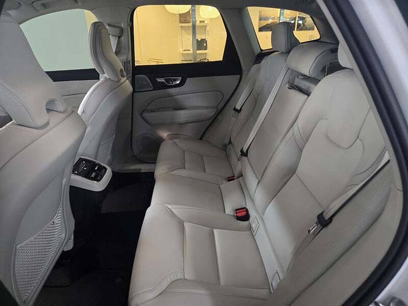 Volvo Ultra, B5 AWD 가솔린, 다크