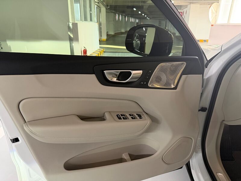 Volvo Ultra, B5 AWD 다크 에어서스