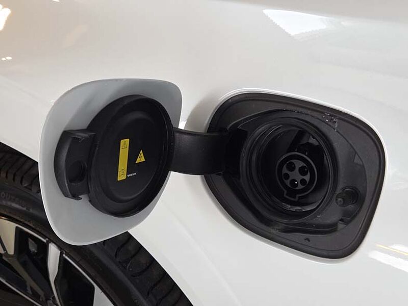 Volvo  Ultra, T8 AWD 플러그-인 하이브리드, 전기/가솔린, 브라이트