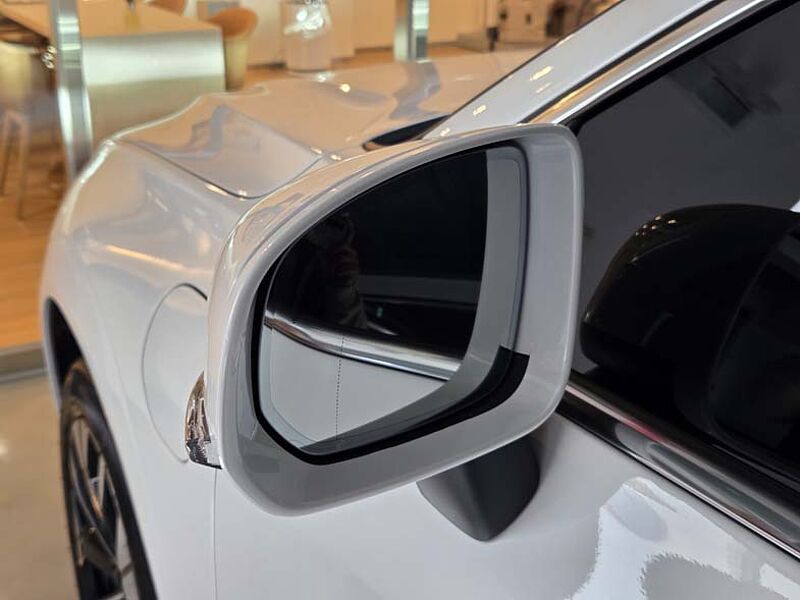 Volvo  Ultra, T8 AWD 플러그-인 하이브리드, 전기/가솔린, 브라이트