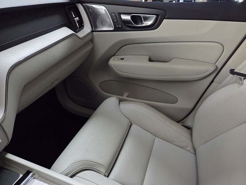 Volvo  Ultra, T8 AWD 플러그-인 하이브리드, 전기/가솔린, 브라이트