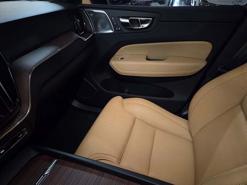 Volvo  T8 AWD 플러그-인 하이브리드