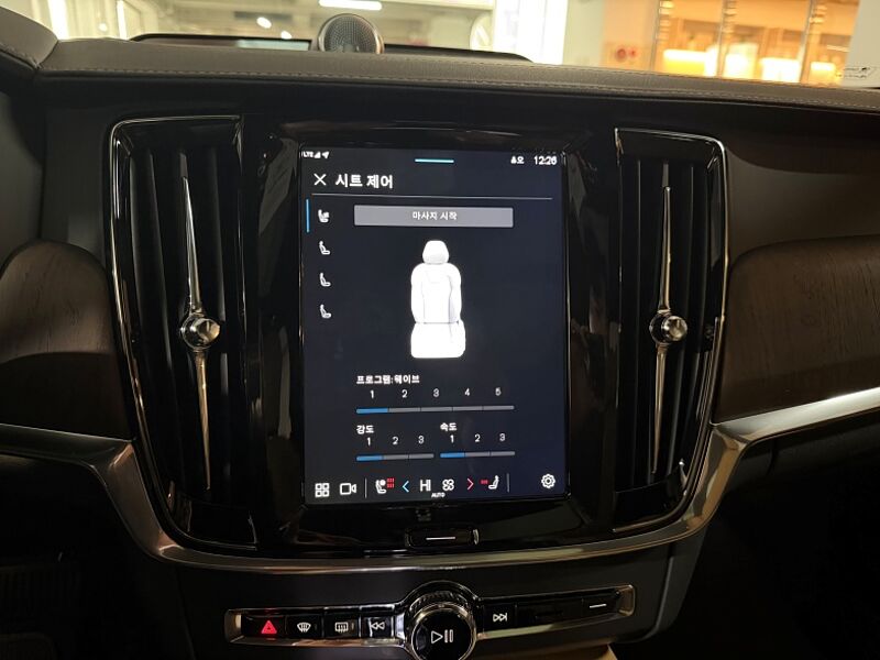 Volvo Ultra, B5 AWD 브라이트