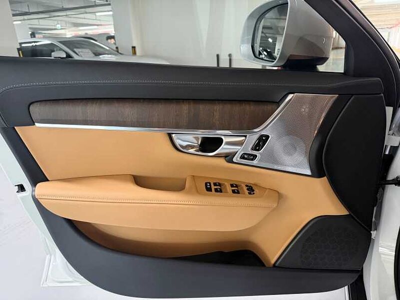 Volvo Ultra, B5 AWD 브라이트