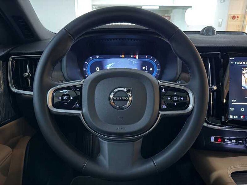 Volvo Ultra, B5 AWD 브라이트