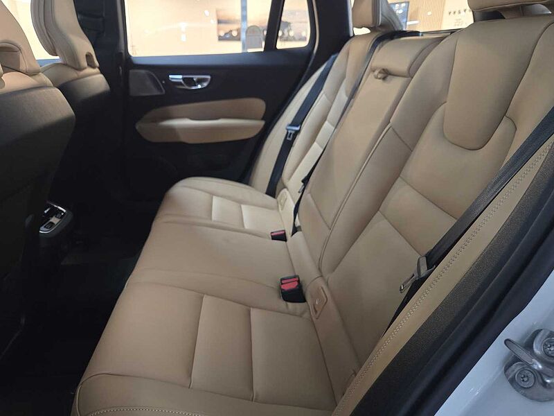 Volvo Ultra, B5 AWD 가솔린