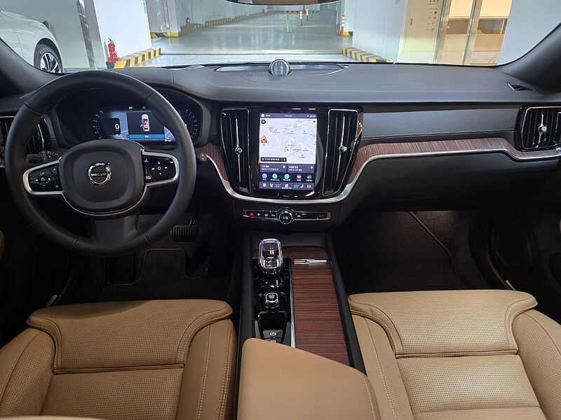 Volvo Ultra, B5 AWD 가솔린