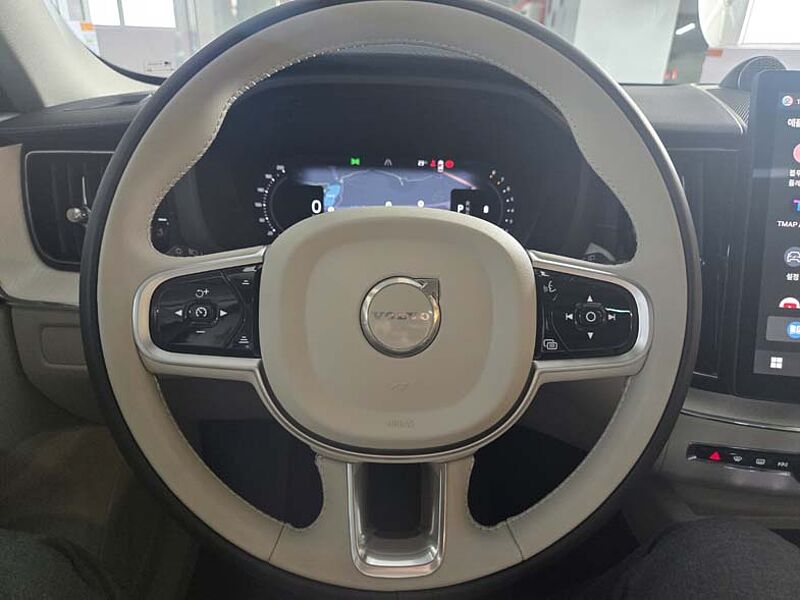 Volvo Ultra, B5 AWD 가솔린, 다크