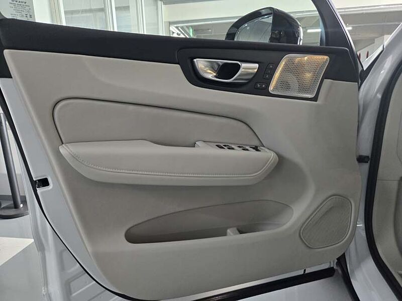 Volvo Ultra, B5 AWD 가솔린, 다크