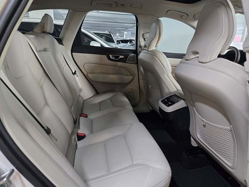 Volvo Ultra, B5 AWD 가솔린, 다크
