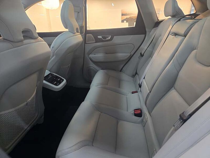 Volvo Ultra, B5 AWD 가솔린, 다크