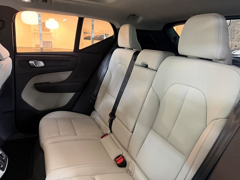 Volvo Ultra, B4 AWD, 다크