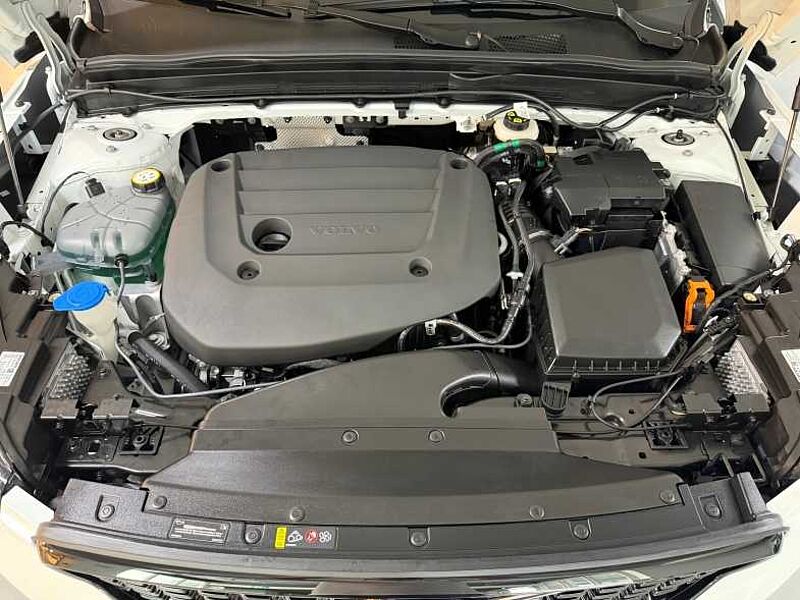 Volvo Ultra, B4 AWD, 다크