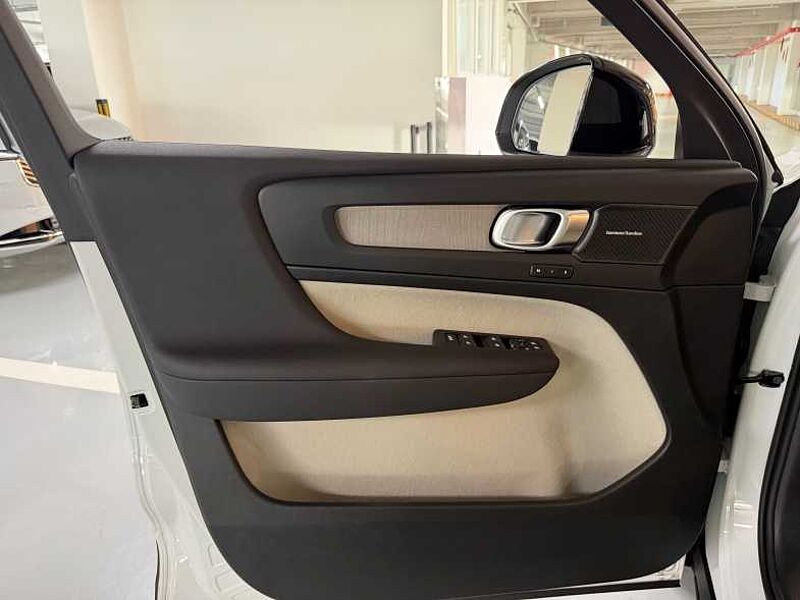 Volvo Ultra, B4 AWD, 다크