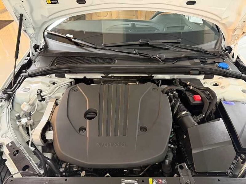 Volvo  Ultra, B5 AWD