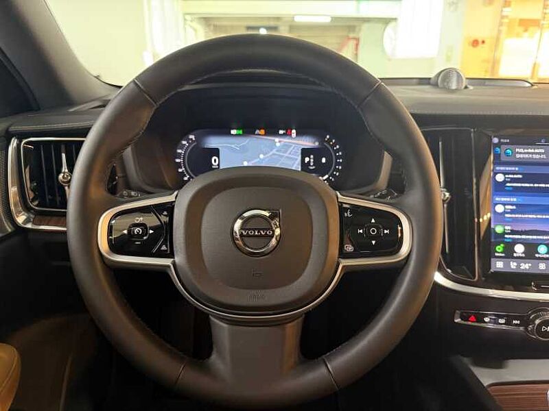 Volvo  Ultra, B5 AWD