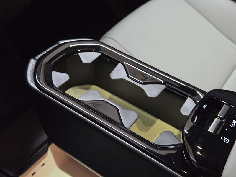 Volvo  Ultra, Twin Motor Performance,