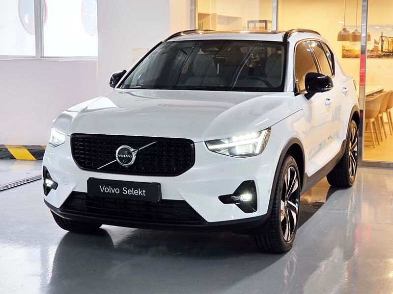 Volvo Ultra, B4 AWD DARK