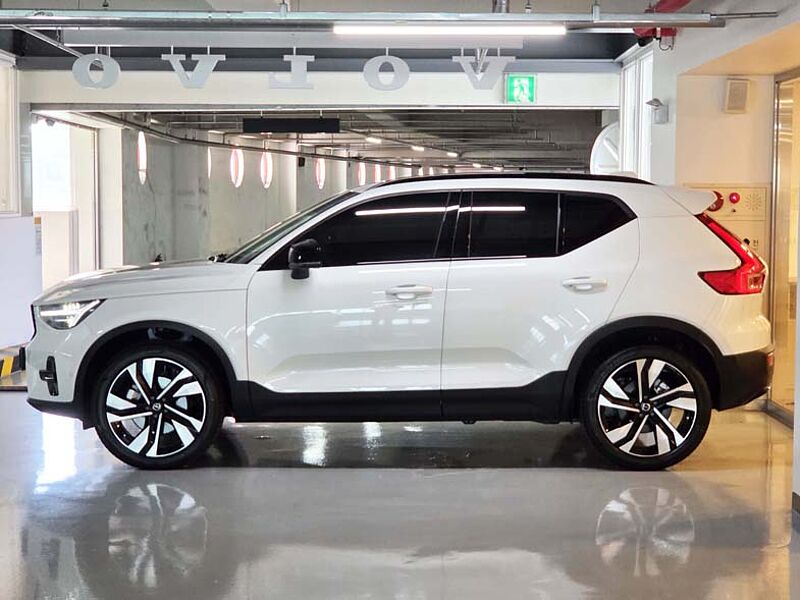 Volvo Ultra, B4 AWD DARK