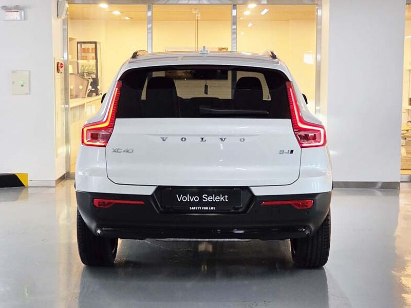Volvo Ultra, B4 AWD DARK