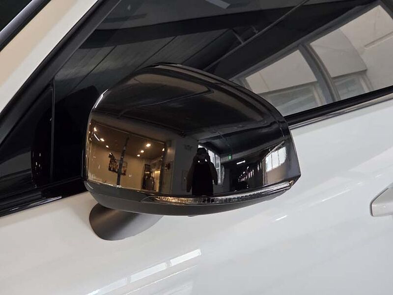 Volvo Ultra, B4 AWD DARK