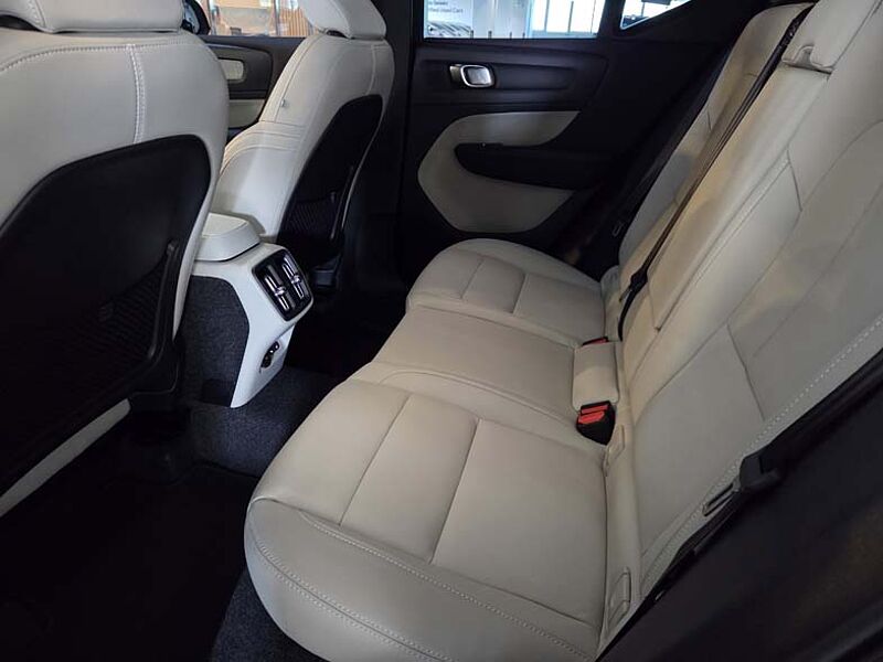 Volvo Ultra, B4 AWD DARK