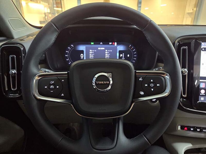 Volvo Ultra, B4 AWD DARK