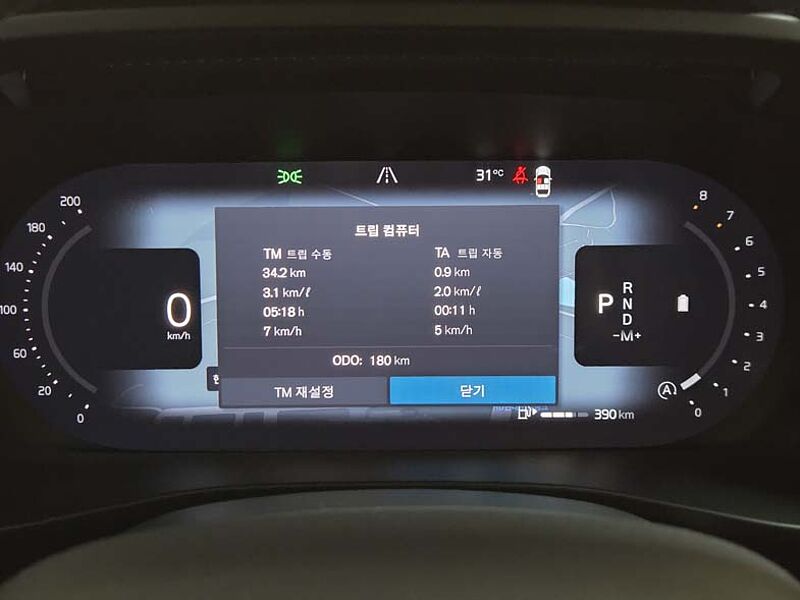 Volvo Ultra, B4 AWD DARK