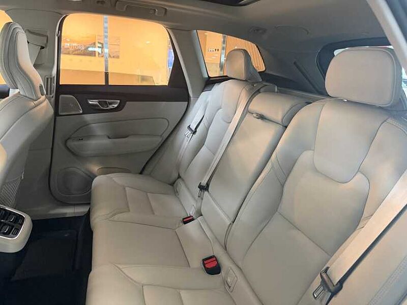 Volvo  Ultra, B5 AWD