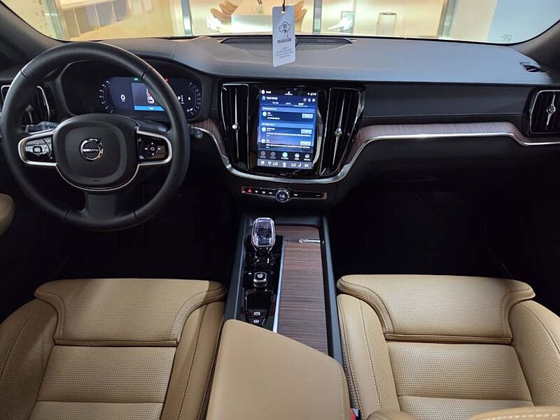 Volvo Ultra, B5 AWD