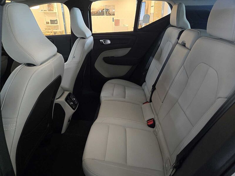 Volvo Ultra, B4 AWD 가솔린