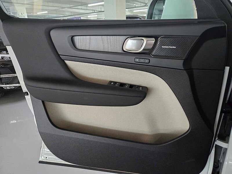 Volvo Ultra, B4 AWD 가솔린