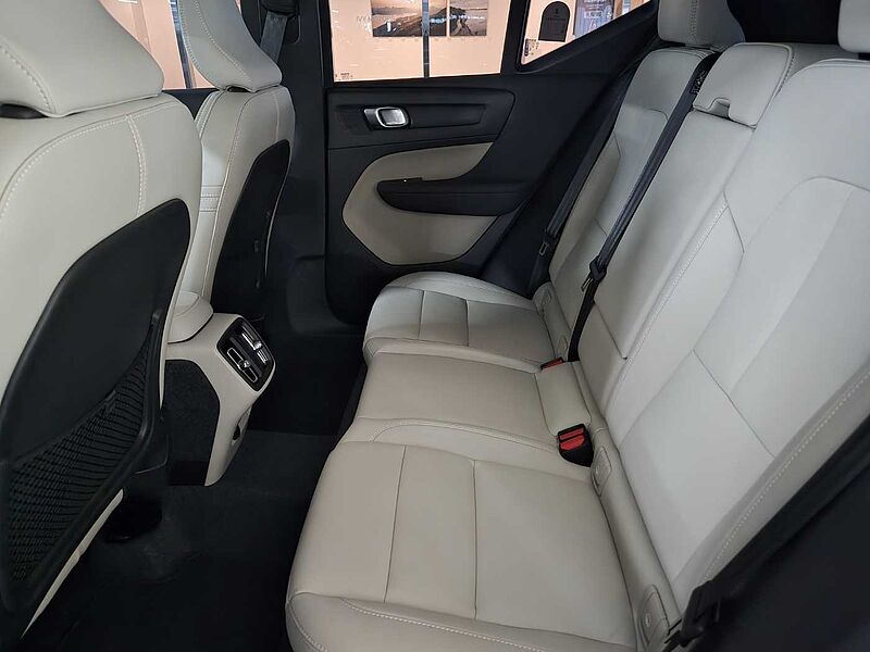 Volvo Ultra, B4 AWD 가솔린