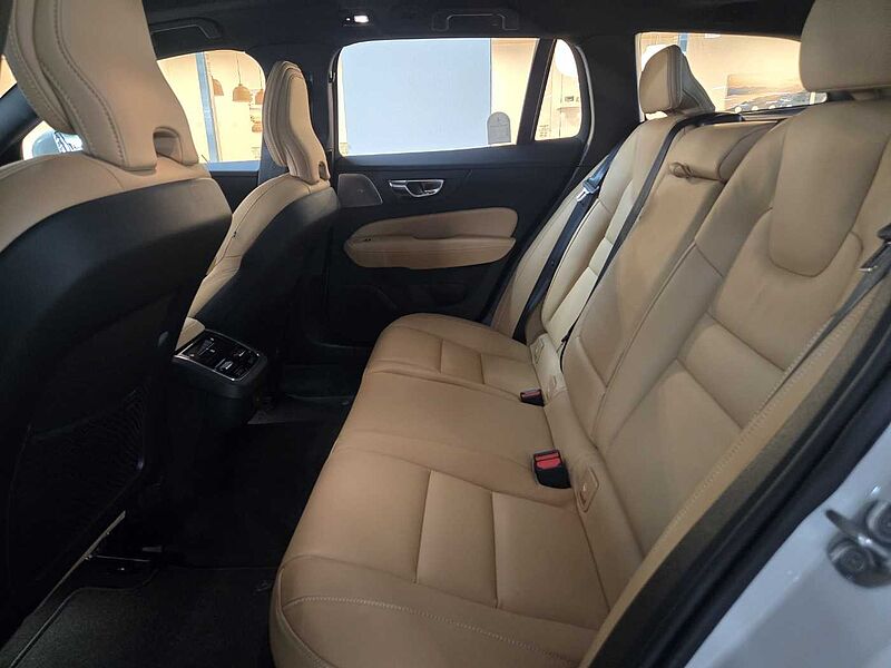 Volvo Ultra, B5 AWD 가솔린