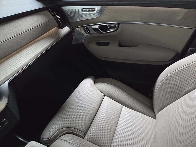 Volvo  Ultra, T8 AWD