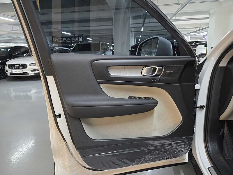 Volvo Ultra, B4 AWD 브라이트