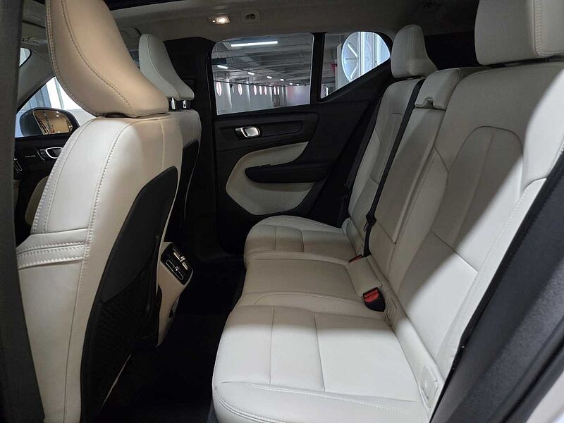 Volvo Ultra, B4 AWD 브라이트