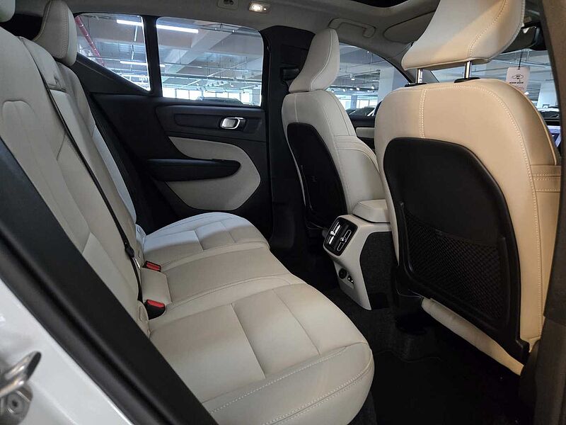 Volvo Ultra, B4 AWD 브라이트